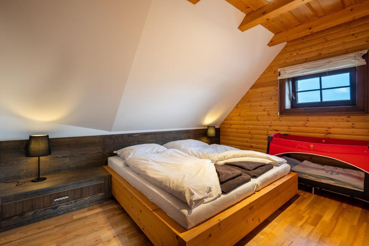 Wellness Drevenica Zuberec, 3 Apartmany, 2 Studia, Tatranske Stity Z Terasy Luaran gambar