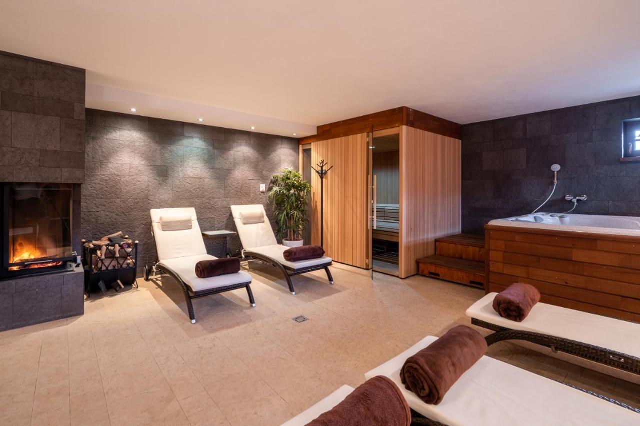 Wellness Drevenica Zuberec, 3 Apartmany, 2 Studia, Tatranske Stity Z Terasy Luaran gambar