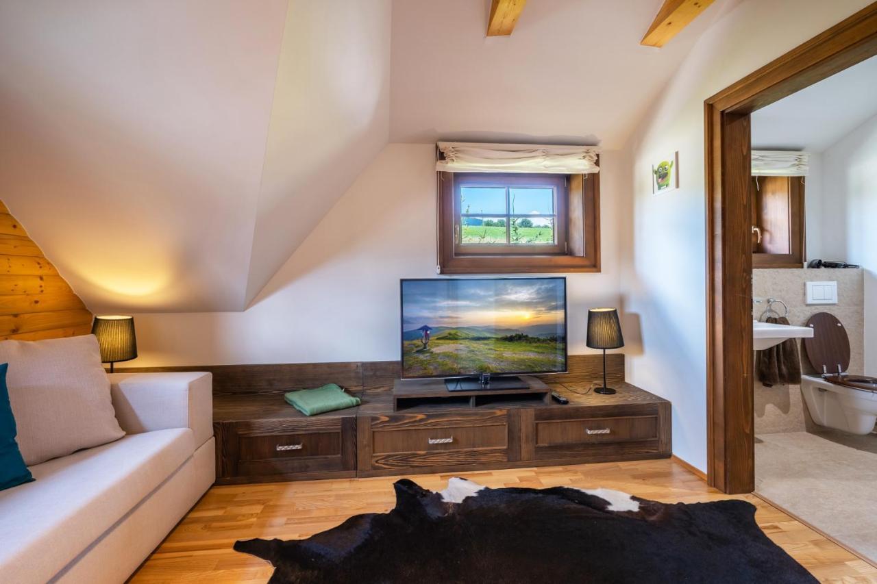 Wellness Drevenica Zuberec, 3 Apartmany, 2 Studia, Tatranske Stity Z Terasy Luaran gambar